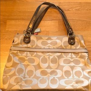 Coach bag with zipper